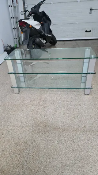 Mesa de cristal y metal