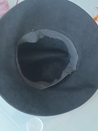 Cappello nero donna con nastro arancione