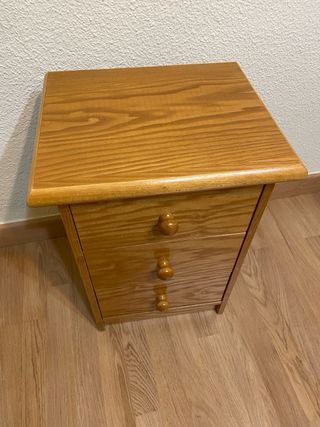 Mesita de noche de pino macizo color miel