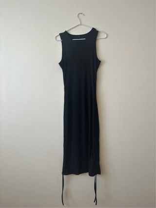 Vestido negro ajustable