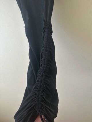 Vestido negro ajustable