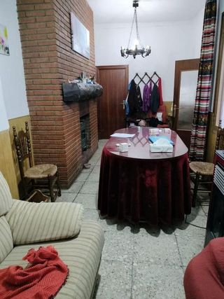 Chalet en venta en Linares