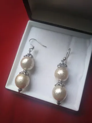 Pendientes de plata con perlas beige