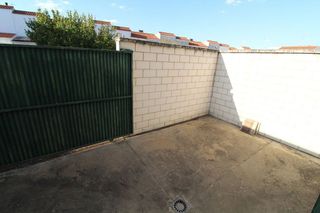 Casa adosada en venta en Olivenza