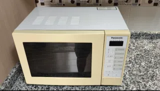 Microondas Panasonic Blanco y Beige
