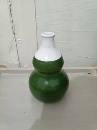 Oliera in ceramica verde e bianca senza tappo