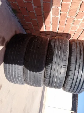 Neumáticos Verano 215/55R16,Tiene mui poco uso