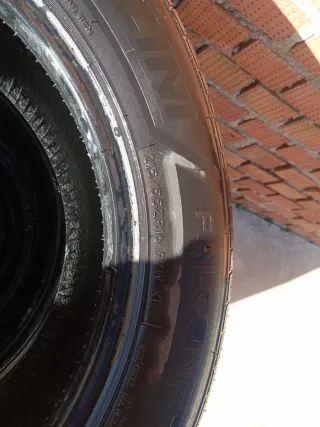 Neumáticos Verano 215/55R16,Tiene mui poco uso