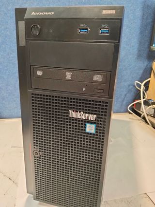 Servidor Lenovo ThinkServer TS440 Xeon E3-1226 v3 4GB