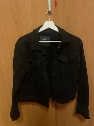 Chaqueta vaquera Stradivarius negra