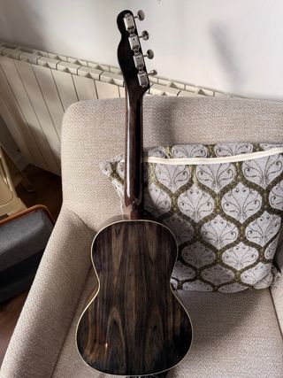 Ukelele Tenor Electrificado Fender Koa Nohea