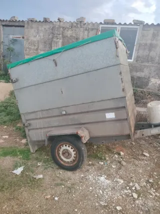 Remolque Ligero con papeles.
