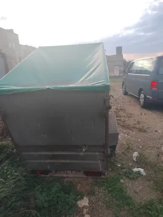 Remolque Ligero con papeles.