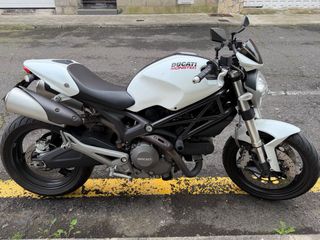 Ducati Monster 696 Blanca