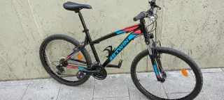 Bicicleta Btwin MTB Negra y Azul/Rosa