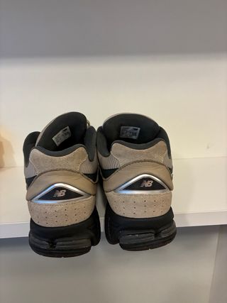 Zapatillas New Balance 2002R Beige/Negro