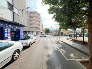 Local comercial en venta en L'Alquenència en Alzira