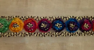 Pasamanería de flores multicolor