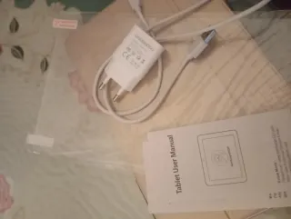 Tablet marrón y blanca