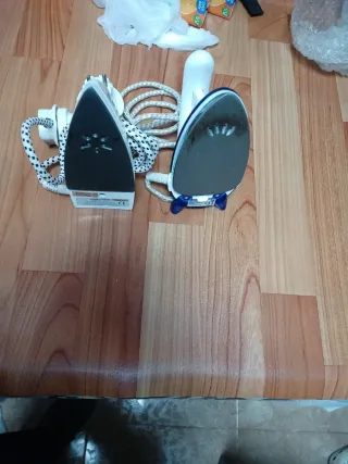 Ferro da stiro da viaggio e adattatori