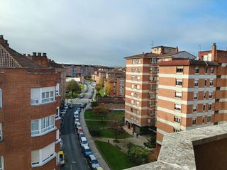 Piso en venta en Contrueces en Gijón