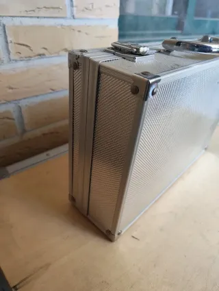 Maletín pequeño plateado multiusos