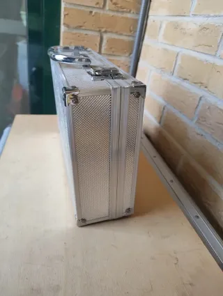 Maletín pequeño plateado multiusos