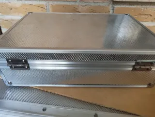 Maletín pequeño plateado multiusos