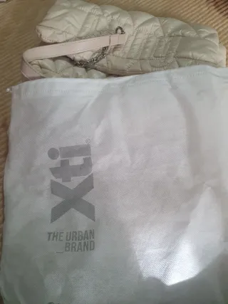 Bolso MTNG crema acolchado cadena