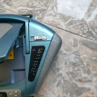 Radio CD Portátil Minowa Azul y Plata