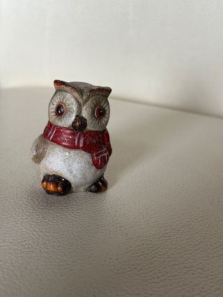 Statuetta gufo con sciarpa rossa