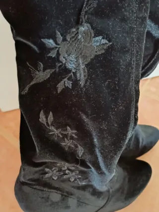 Botas altas de terciopelo negro