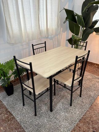 Mesa y 4 sillas ideales bar