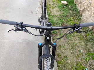 Mondraker Raze Carbon R