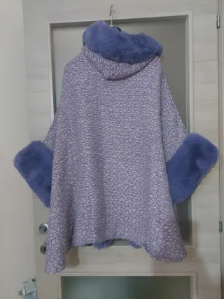 Mantella con pelliccia