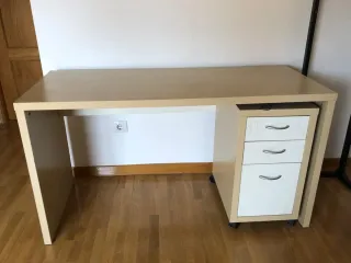 Escritorio con cajonera beige y blanca