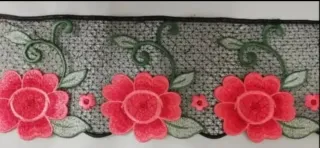 Pasamanería de flor bordada