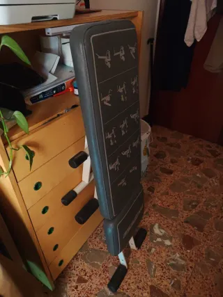 Banco de ejercicios ajustable y plegable