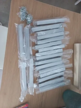 20 Tiradores Aluminio. 16 ctm. entre agujeros.