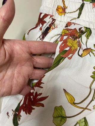 Pantalón estampado Zara bolsillos