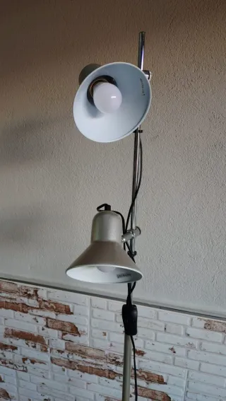 Lámpara de pie doble plateada