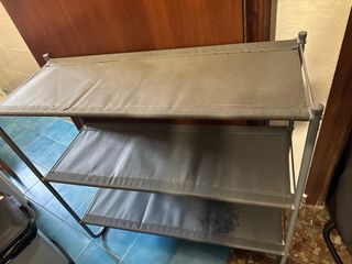 Estantería de tela y metal