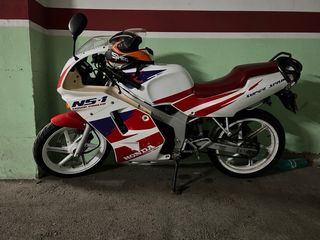 Honda NS1 74cc Sportbike Roja y Blanca