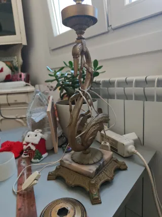 Lámpara de mesa bronce cisne