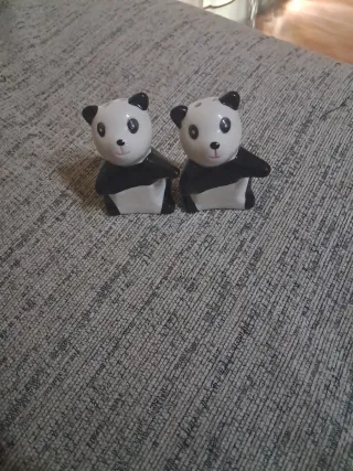 Salero y pimentero de cerámica con forma de panda