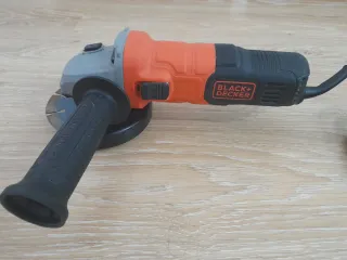 Amoladora Angular BLACK+DECKER Compacta + DISCO