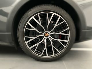 Porsche Taycan 4 Cross Turismo 420 kW (571 CV)