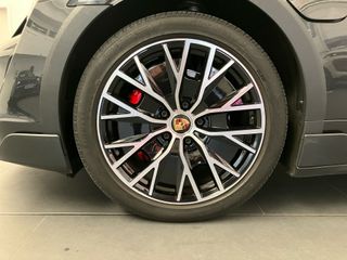 Porsche Taycan 4 Cross Turismo 420 kW (571 CV)