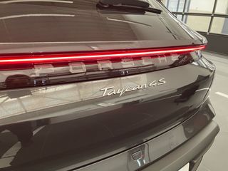 Porsche Taycan 4 Cross Turismo 420 kW (571 CV)