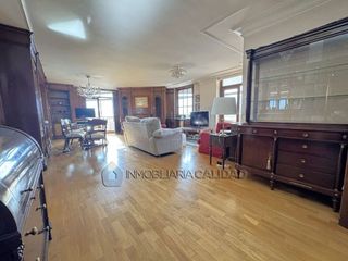 Piso en venta en Plaza España - Villa Pilar - Reyes Católicos - Vadillos en Burgos